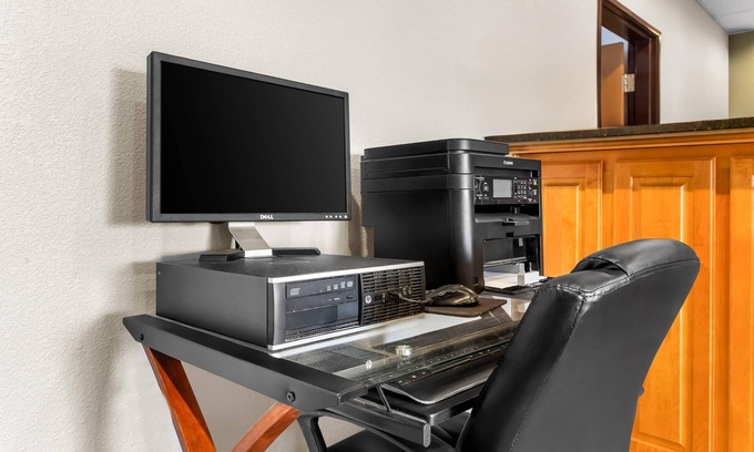 Beloit Hotel | Quality Inn