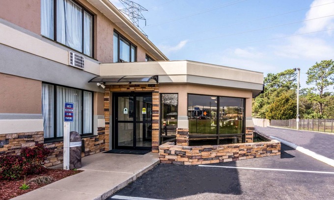 Northwest Pensacola Hotel | Quality Inn