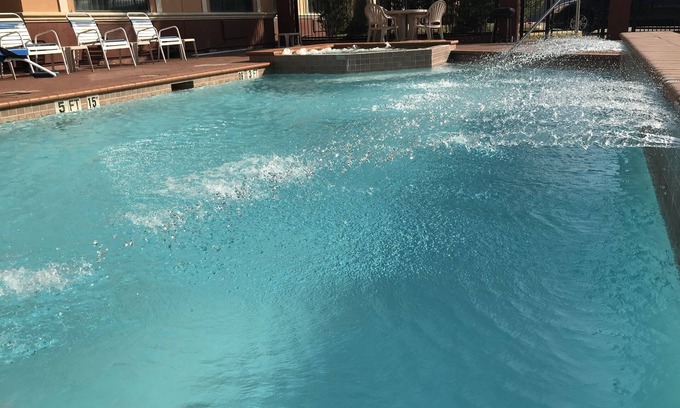 Jersey Village Hotel | Quality Suites Houston NW Cy-Fair