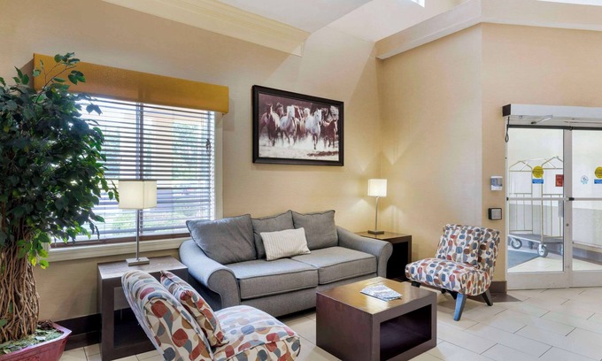 La Grange Hotel | Quality Suites La Grange