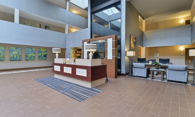 Donelson Hotel | Quality Suites Nashville Airport