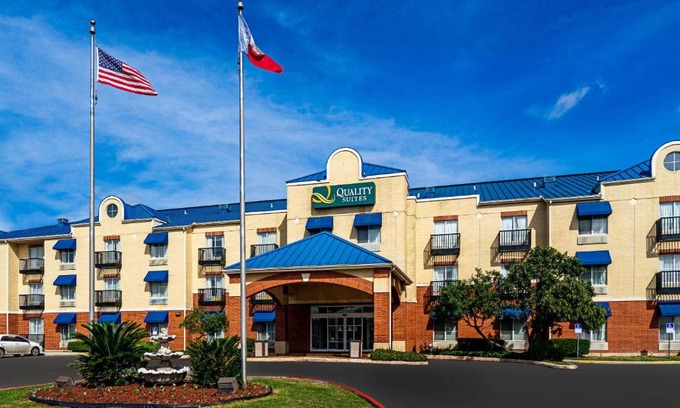 North San Antonio - SAT Hotel | Quality Suites San Antonio Northeast