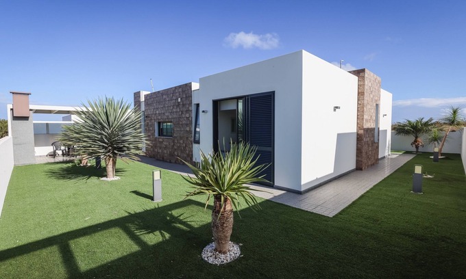Cabeco da Ponta Villa | Quality villa, easy distance to beach|Vila Diana