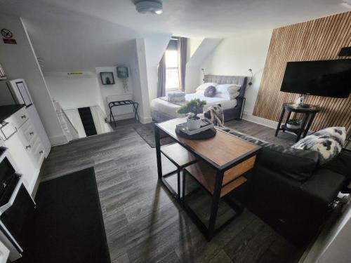Wainscot Apartment | Quantock Loft Studio 3