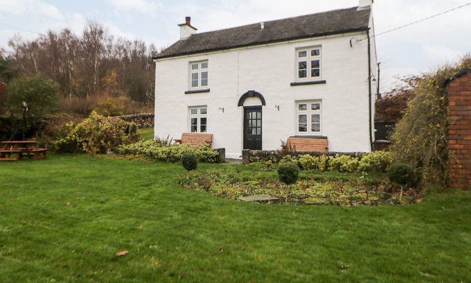 Oakamoor Cottage | QUARRY HOUSE, pet friendly, luxury holiday cottage in Moneystone