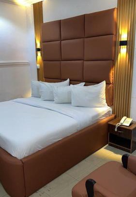 Ikeja Hotel | Quarters Inn & Suites Ikeja