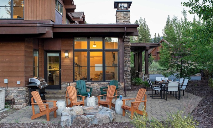 Truckee Cabin | Quartz by Avantstay Stunning Home In Truckee w/Views
