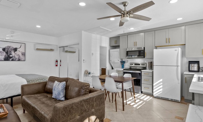 Quartz Hill Apartment | Quartz Hill Studio: Kitchen, TV, Washer/Dryer