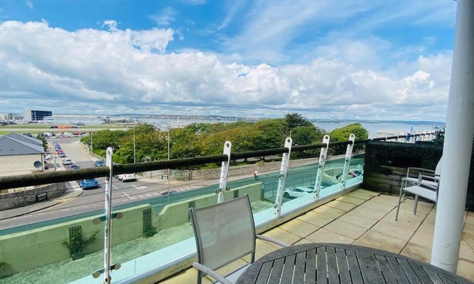 Portland Apartment | Quayside Apartment - Large and Spacious Duplex