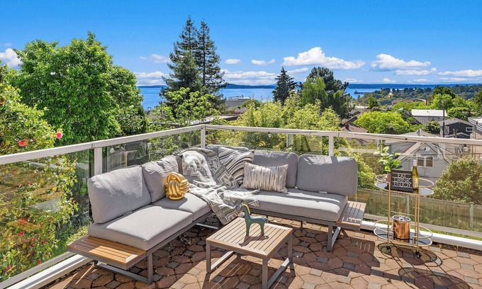 West Queen Anne House | Queen Anne Retreat with Bay Views | Dining & Shop