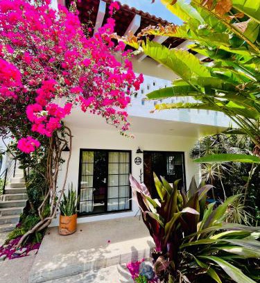 San Francisco Apartment | Queen Bed, Full Kitchen, Air Conditioning, Pool, Fast Wifi - Mar at Casa Calavera
