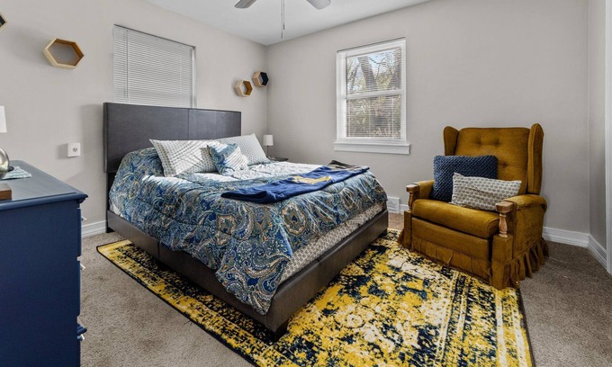 Winston - Salem Apartment | Queen Bed Studio w/Day Bed - HS Internet – Balcony Unit 2