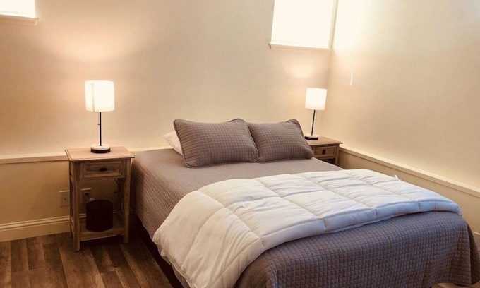 Pacific Grove Hotel | Queen Bed with Bunk bed