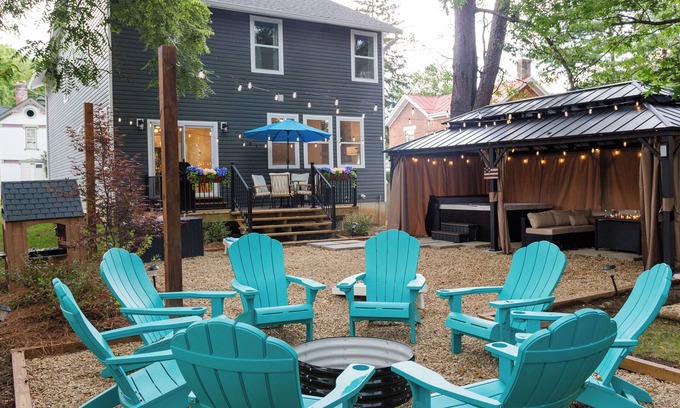 Roselawn Finance House | Queen City Family House - 5BR/Backyard/Home Theater/Kid Friendly