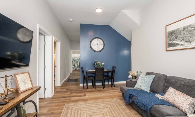 Avondale Apartment | Queen City Retreat 1, Cozy Home for 6 Near Attractions & Restaurants