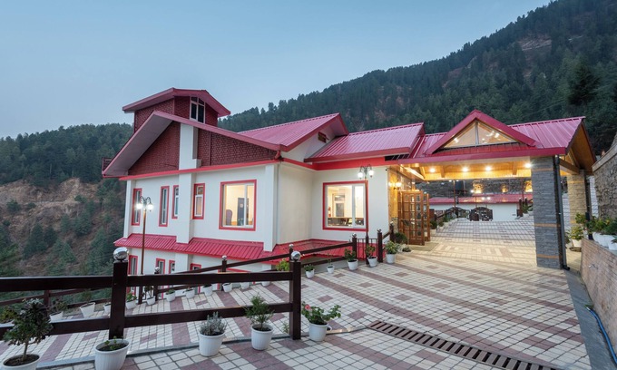 Theog Hotel | Queen Himya Resort By DLS Hotels