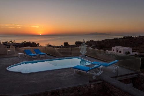 Karterados House | Queen of Santorini