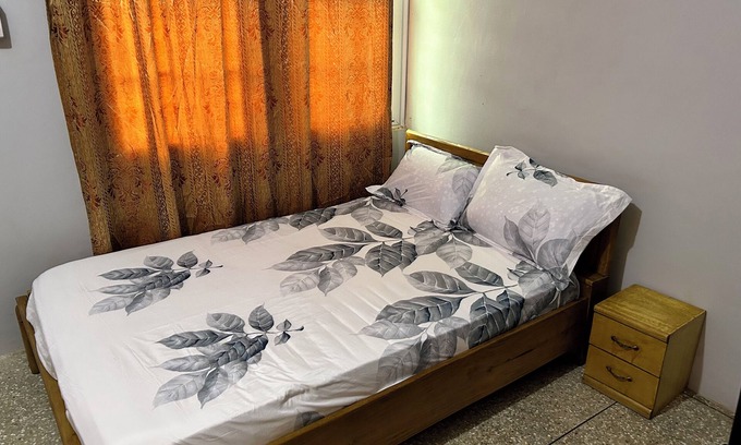 Accra Hotel | QUEEN PLAZA HOTEL