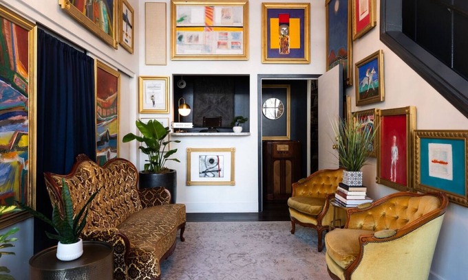 Lower Haight House | Queen Room in Metro Hotel, Artsy & Modern, Righ in the Heart of Haight