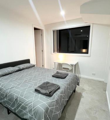 Guildford House | Queen Room in Modern House with Attached Bathroom - OR5