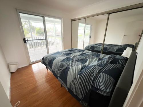 South Wentworthville House | Queen Room in with Balcony and Swimming Pool - SW5