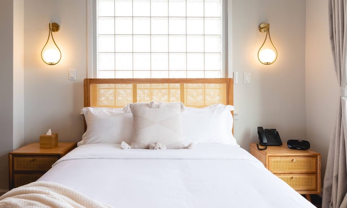 Queens House | Queen Studio in Stylish Family-Owned Gem Near Manhattan - Wheelchair Accessible