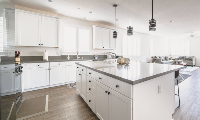 Merced House | *Queen Suite by hospital & UC w/Private Bathroom*
