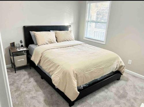 Forest Park House | Queen Suite with 24hr Indoor Hot Tub with Wifi Room 3
