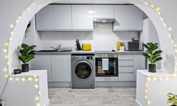 Brighton City Centre Apartment | Queens Apartment By My Getaways Free Parking for one car
