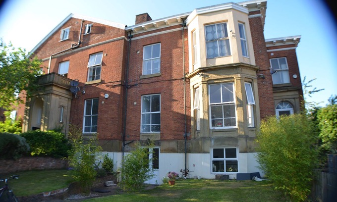 Cheetham Hill House | Queens Guesthouse Manchester