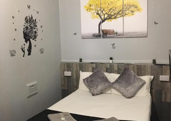 Cheetham Hill House | Queens Guesthouse Manchester