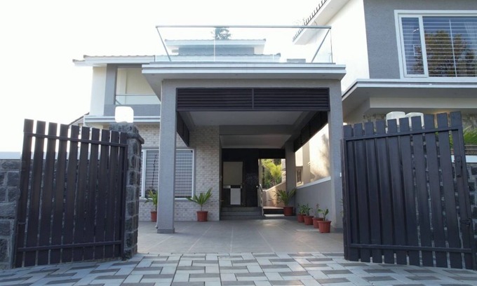 Manjakuttai Resort | Queens Villa