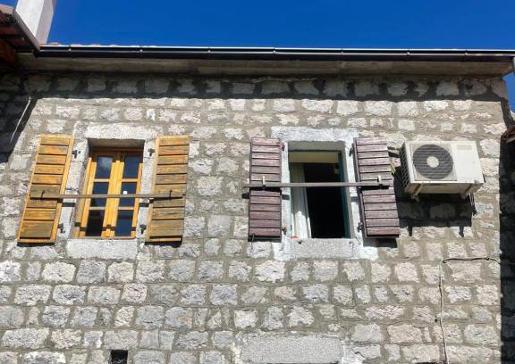 Karuc House | Queen’s vintage house