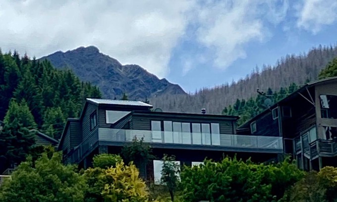 Fernhill House | Queenstown Lake Panorama