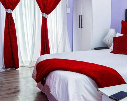 Komani Bed & Breakfast | QUEENSTOWNPALMLODGE (PTY) LTD