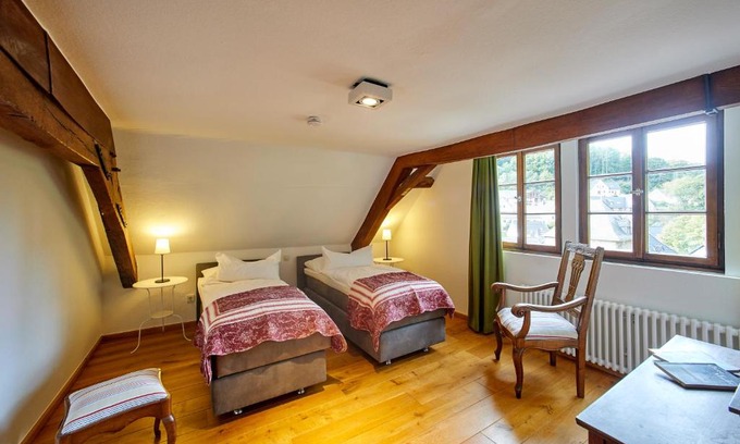 Blankenheim Apartment | Quellenhof - Wohnen im Denkmal - Wohnung "BURG"