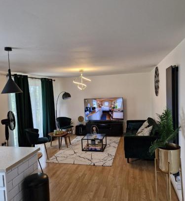 Dartford Apartment | Quibid Cozy Corner Escape QS018