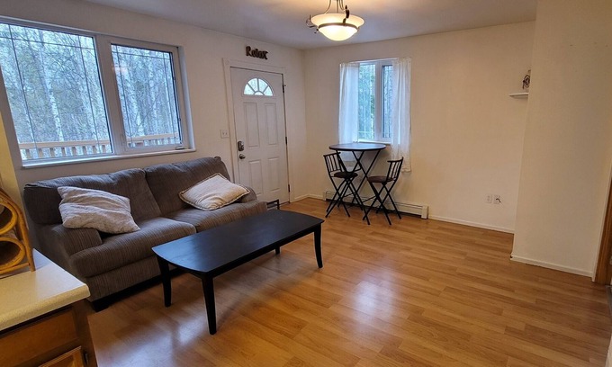 Fairbanks Apartment | Quiet 2 bed 1 bath apartment in the hills - 10 mins from town!