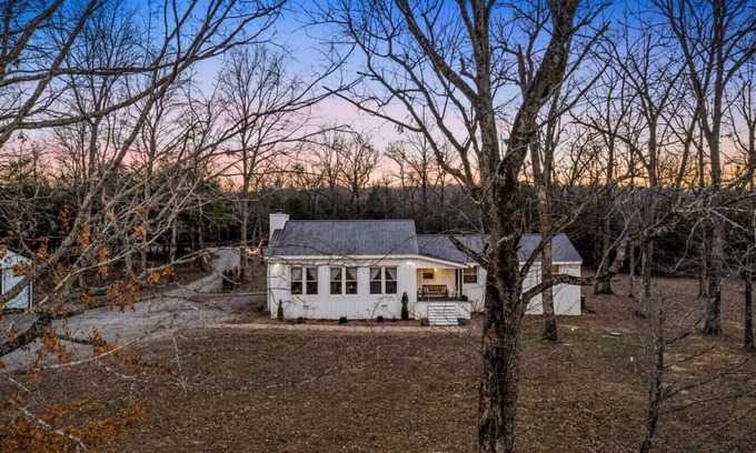 Mount Juliet House | Quiet 3BR Farmhouse w/Firepit | Huge Yard+Privacy