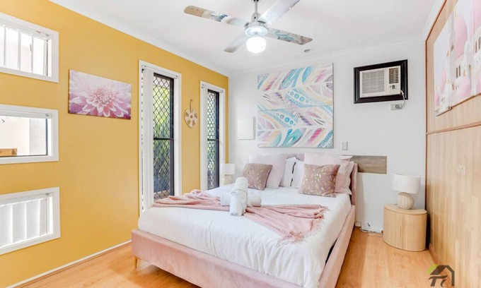 Springfield Lakes House | Quiet 5 bedrooms House located Springfield lake
