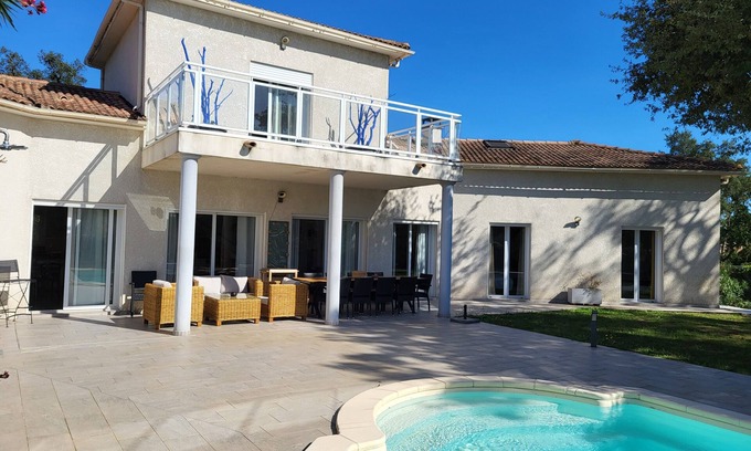Morta Villa | Quiet, air-conditioned villa with private pool 5 minutes from sea and mountains.