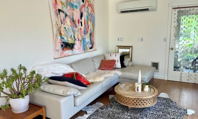 Hailey House | Quiet and Charming Old Hailey 2 br/1.5 ba Artist's Bungalow with Lovely Garden