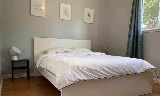 Bassett House | Quiet and Cozy LA Suburb Cul-De-Sac 4b/2ba