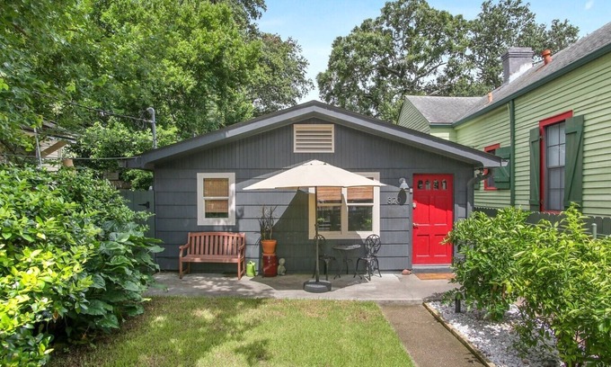 Uptown Historic District House | Quiet and safe Uptown house steps from Audubon Zoo and shopping on Magazine
