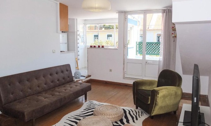 Santo Amaro Apartment | Quiet and Sunny central Lisbon apartment