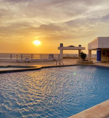 Urb Plenomar Apartment | Quiet apartment one block from the beach