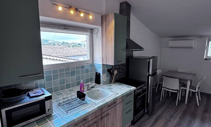 Peymeinade Apartment | Quiet apartment between sea and lake