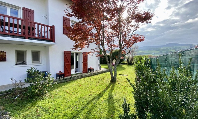 Hasparren Apartment | Quiet apartment in Hasparren with garden and Wi-Fi, 4 sleeps