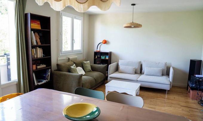 Gorge de Loup Apartment | Quiet apartment with parking - 5 minutes by metro from Vieux Lyon