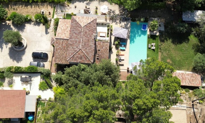 Pertuis Apartment | Quiet apartment with swimming pool